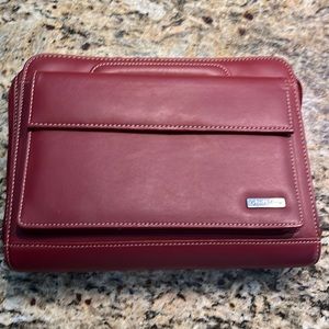 Franklin Covey Planning System Binder with pull out handles Color Burgandy